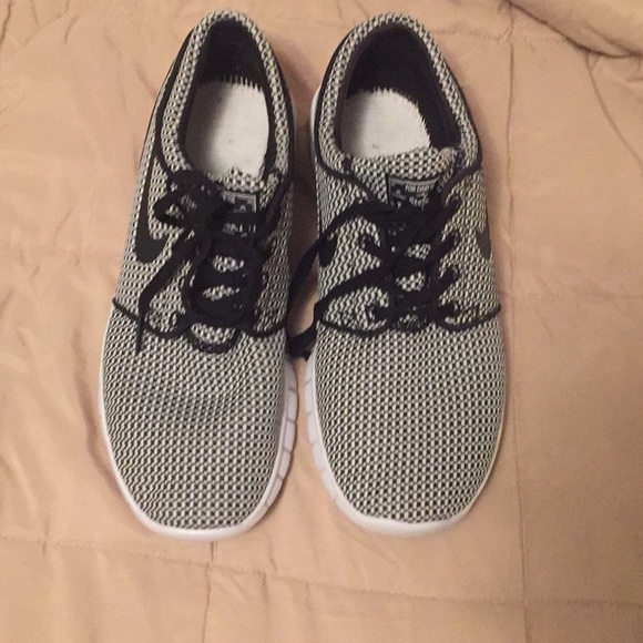 Ike new nikes size 7 - Picture 1 of 3